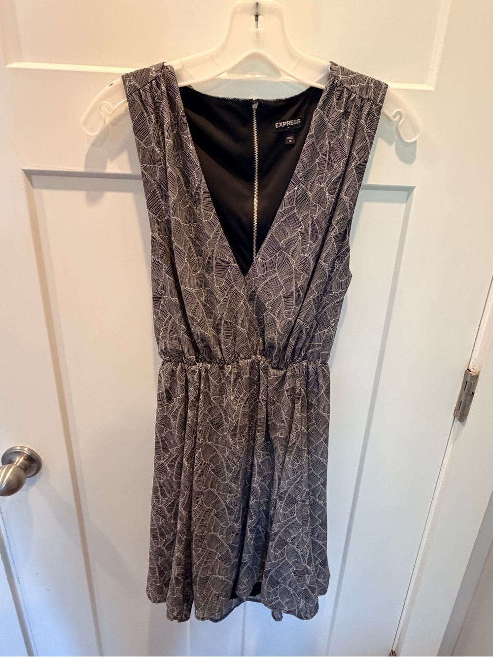 Express Black White Leaf Print Sleeveless Cutout Back Dress Size 10